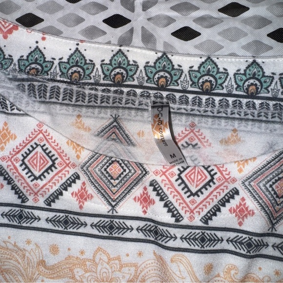 DNA Couture White and Orange Aztec knit top, short roll sleeve, Sz M​ - Picture 8 of 10